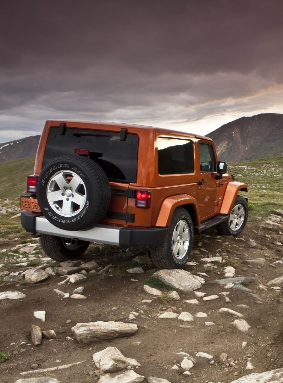  Jeep Wrangler Sahara 2011 года  (фото 13 из 15)
